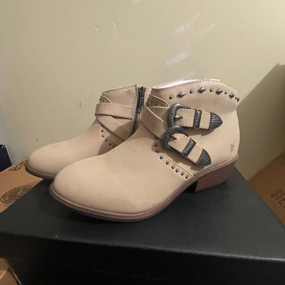 NWT Frye Light Tan Booties Sz 2